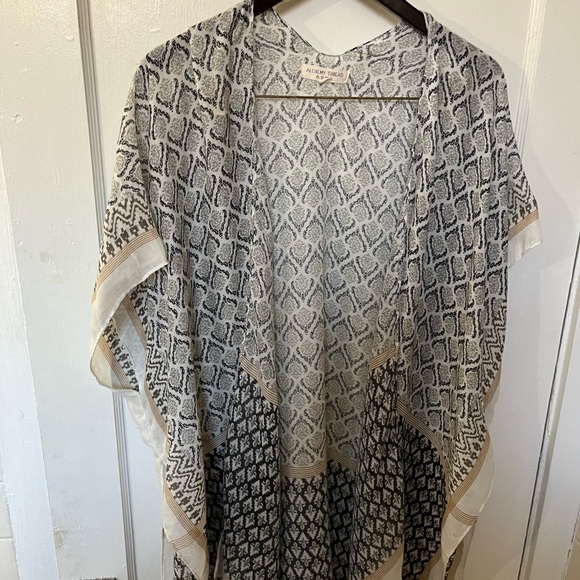 Alchemy Thread Boho Geometric Print Kimono Ruana - OS - Picture 2 of 9